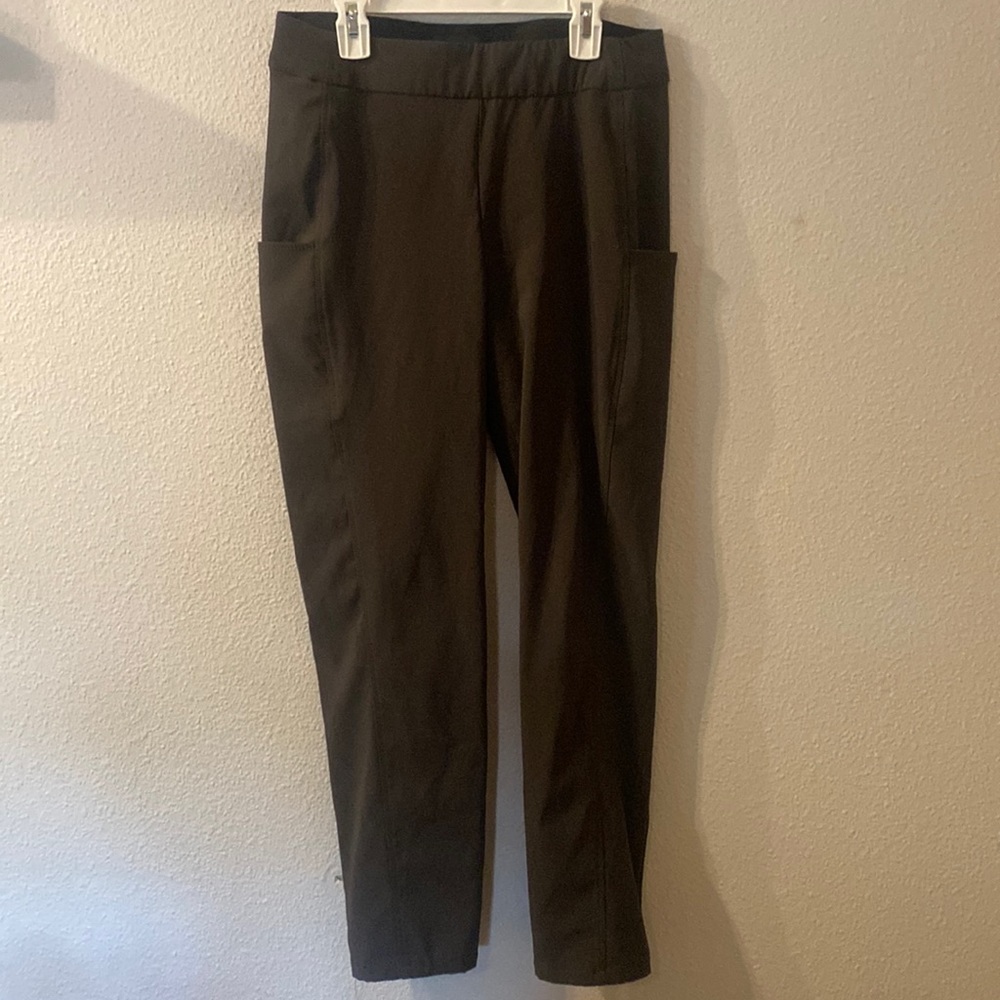 Briggs straight leg jogger with pockets size small